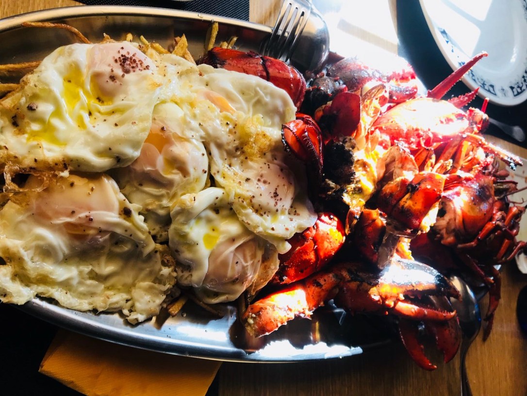 Bogavante con huevos fritos Moga 90